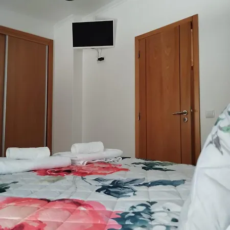 Julia House Holidays * Nazare